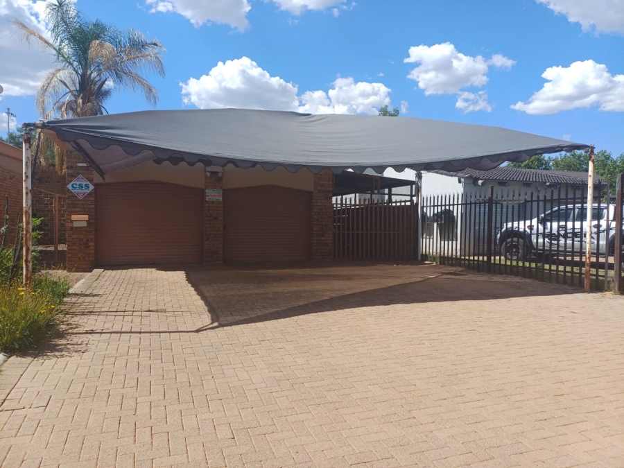 4 Bedroom Property for Sale in Flamwood North West